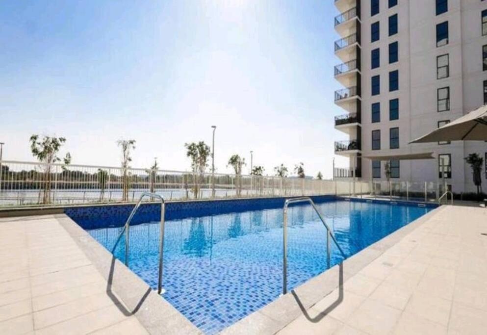 Apartamento B11 Comfy Studio With Canal And Pool View Abu Dabi Exterior foto