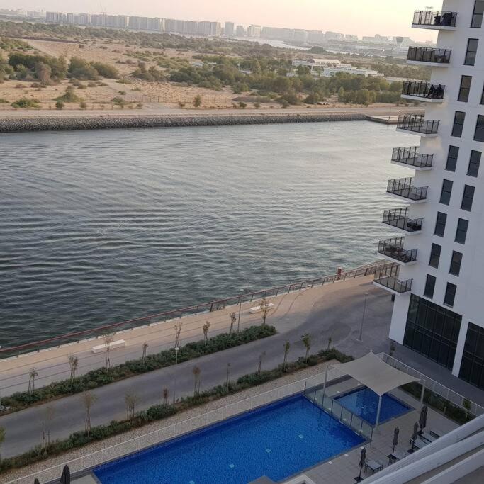 Apartamento B11 Comfy Studio With Canal And Pool View Abu Dabi Exterior foto